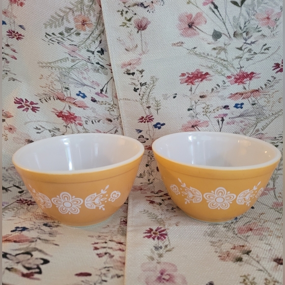 Vintage Pyrex - BUTTERFLY GOLD - #401 Mixing Bowls - 1.5 Pint - 2 In Lot - Picture 1 of 13